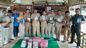 Babinsa Koramil 0818/10 Pagak Hadiri Penyerahan Buku ke Rumah Baca Alam