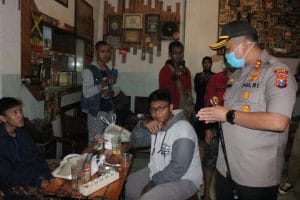Cegah Covid-19, Kapolres Malang  Bubarkan Pengunjung Tempat Hiburan Malam