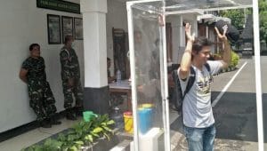 Korem 083/BDJ, Semprot Wartawan Pakai Cairan Disinfektan