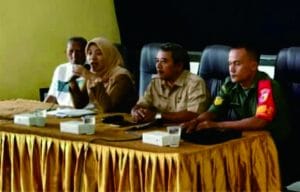 Babinsa Koramil 0818/05 Kepanjen Ikut Dalam Rapat Pembangian Sembako Bagi Warga Kurang Mampu