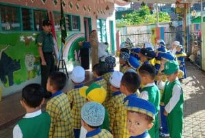 Babinsa Koramil 0818/24 Poncokusumo Bekali Siswa Usia Dini Wasbang