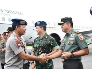 Danrem 083/BDJ Sambut Kedatangan Kapolri di Lanud Abdul Rachman Saleh