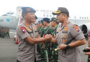 Kapolri Jabat Tangan Erat Kapolres Malang