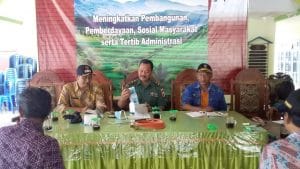 Babinsa Koramil 0818/05 dan Kades Curugrejo Beri Bantuan Racumi dan Kompor Gas untuk Poktan