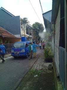 Perum IKIP Tegalgondo Disemprot Disinfektan