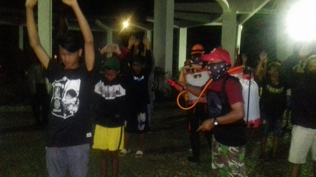 Sebanyak 207 Remaja  Disemprot Cairan Disinfektan