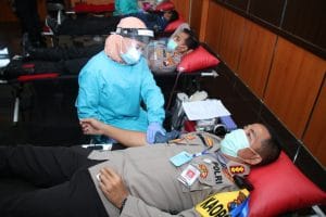 Kombes Pol Dr Leonardus Ikut Sumbangkan Darahnya