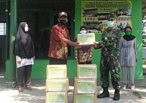 Persit Kodim 0818 Gelar Baksos Pemberian Sembako kepada Warakawuri