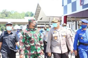 Dandim 0818 Tinjau Posko Check Point Covid-19 Wilayah Malang Selatan