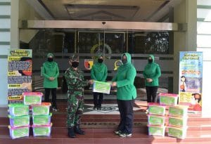 Tenaga Kesehatan Persit Kodim 0818, Dapat Bantuan APD dari Ketua Persit Kodim 0818