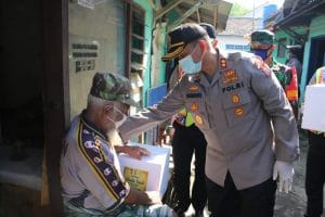 Polres Malang Sebarkan 5000 Paket Sembako , Buat Masyarakat Dampak Covid-19