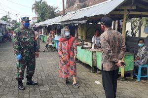 Babinsa Koramil 32 Wonosari Berikan Komsos Antisipasi Penyebaran Covid-19