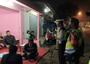 Cegah Covid-19 Babinsa Koramil 19 Gondanglegi Gelar Patroli Kewilayahan