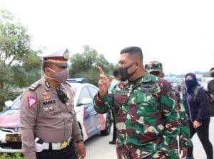 Dandim 0818 Bagikan Sembako dan Pantau Posko Check Point Mudik Covid-19