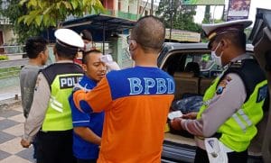 Polantas Polres Batu  Screening Masyarakat Pengendara, Cegah Covid-19