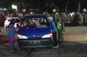 Babinsa Koramil 0818/27 Lawang Ikut Giat di Posko Check Point Covid-19 Bakpau Telo Lawang