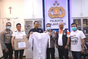 Kapolresta Malang Kota Terima Bantuan APD Covid-19 dari Komunitas HDCI Surabaya