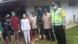 Babinsa Argotirto Lakukan Pendampingan Cek Kesehatan