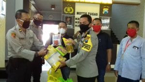 Polresta Malang Kota Terima 150 Paket Sembako dari Alfamart