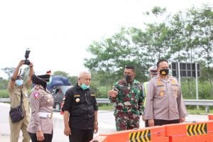 Kapolres dan Forkopimda Berikan Bantuan Bahan Pokok di Kecamatan Lawang