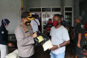 Kapolres Malang Berbagi Kasih Bersama Mahasiswa Asal Papua di Tengah Pandemi Covid-19