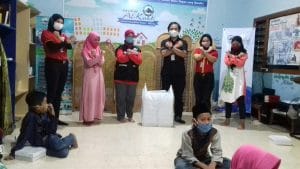Alfamart Berbagi Nasi Kotak di Tengah Pandemi Covid-19