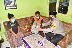 Tukang Becak Curi Beras untuk Makan,