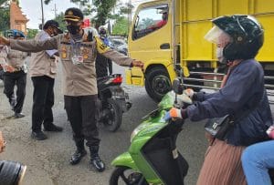 Kombes Pol Leo, Cek Pos Penyekatan Sambil Sosialisasi PSBB