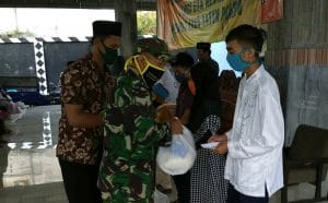 Peduli Yatim Piatu, Babinsa Posramil 0818/35 Kromengan Bagikan Sembako
