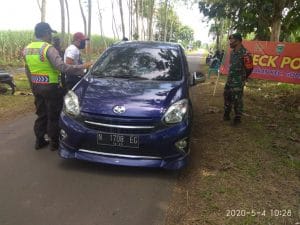 Babinsa Koramil 0818/19 Gondanglegi dan Tiga Pilar Gelar Monitoring Pos Covid-19