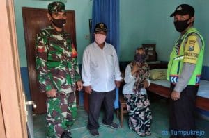 Babinsa Koramil 0818/13 Kalipare Bantu Kesiapan Ruang Observasi Covid-19