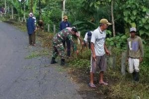 Babinsa Koramil 0818/13 Kalipare Ajak Warga Laksanakan Karya Bhakti