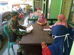 Danramil 0818/07 Pakisaji Berikan Bansos kepada Komunitas Difabel Kartika Mutiara Pakisaji