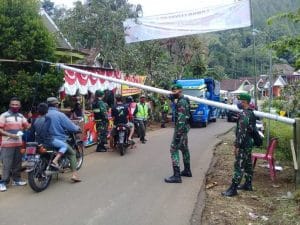 Koramil 0818/23 Jabung  bersama Muspika Kawal Pemberlakuan PSBB di Pos Perbatasan Kab. Malang – Kab. Pasuruan