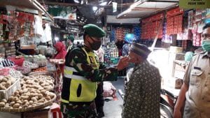 Sosialisasi di Pasar, Wakapolres Imbau Warga Taati Aturan PSBB