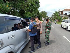 Koramil 0818/22 Tumpang Bersama Muspika Gelar Operasi Penggunaan Masker di Perbatasan Kecamatan