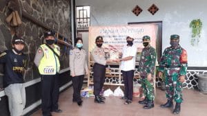 Sinergi Tiga Pilar Kromengan, Danposramil 0818/06 Salurkan Bantuan di Kampung Tangguh Desa Slorok