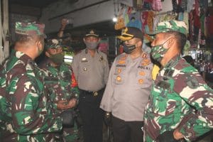 Kapolres Malang Sambut Staf Ahli Pangdam V/Brw Dalam Rangka Pengecekan Posko  Covid-19 di Pasar Tradisional Singosari