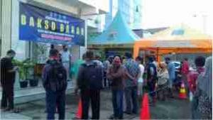 Layanan Publik Bakso Bakar di Kampung Tangguh Semeru Desa Mangliawan, Diserbu Wajib Pajak
