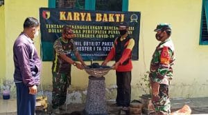 Koramil 0818/07 Pakisaji Rangkul Warga Buat Wastafel Tempat Pencuci Tangan