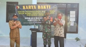 Karya Bakti Koramil 0818/18 Bululawang Pembuatan Wastafel di Polindes Sempalwadak