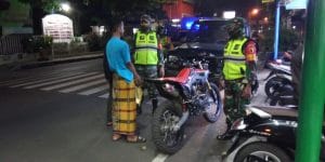 Pastikan Roda Perekonomian Tetap Berjalan, Koramil 0818/14 Turen Gencarkan Sosialisasi New Normal