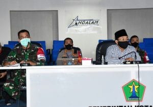 Vidcon Bersama Gubernur, Danrem 083/Bdj Sampaikan Progres Penegakan Disiplin New Normal di Malang Raya