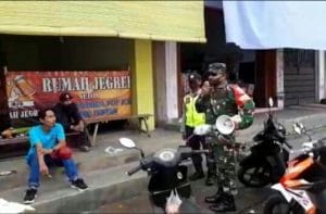 Babinsa Koramil 13/Kalipare dan Babinkamtibmas Kalipare laksanakan Sosialisasi New Normal