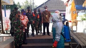 Koramil 0818/10 Pagak Bersama Forkopimcam Gelar Monitoring dan Penyemprotan Disinfektan
