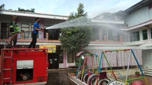 Koramil 0818/28 Karangploso Gandeng Muspika Gelar Penyemprotan Disinfektan di Sejumlah Ponpes