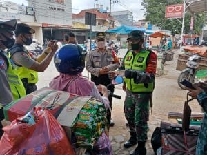 Koramil 0818/25 dan Polsek Pakis Gelar Penegakan Disiplin Protokol Kesehatan