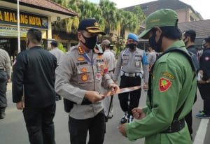 Kapolresta Berikan Reward kepada 6 Polisi, 5 Relawan PSC dan Anggota Linmas
