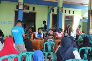 Babinsa Koramil 0818/31 Gedangan Kawal Pembagian Bansos dari Komunitas IPS