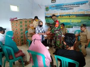 Babinsa Koramil 0818/32 Wonosari Dampingi Penyaluran BLT DD Tahap II dan Sosialisasi New Normal